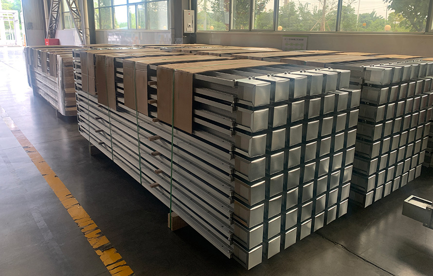 母线槽工厂堆放母线槽